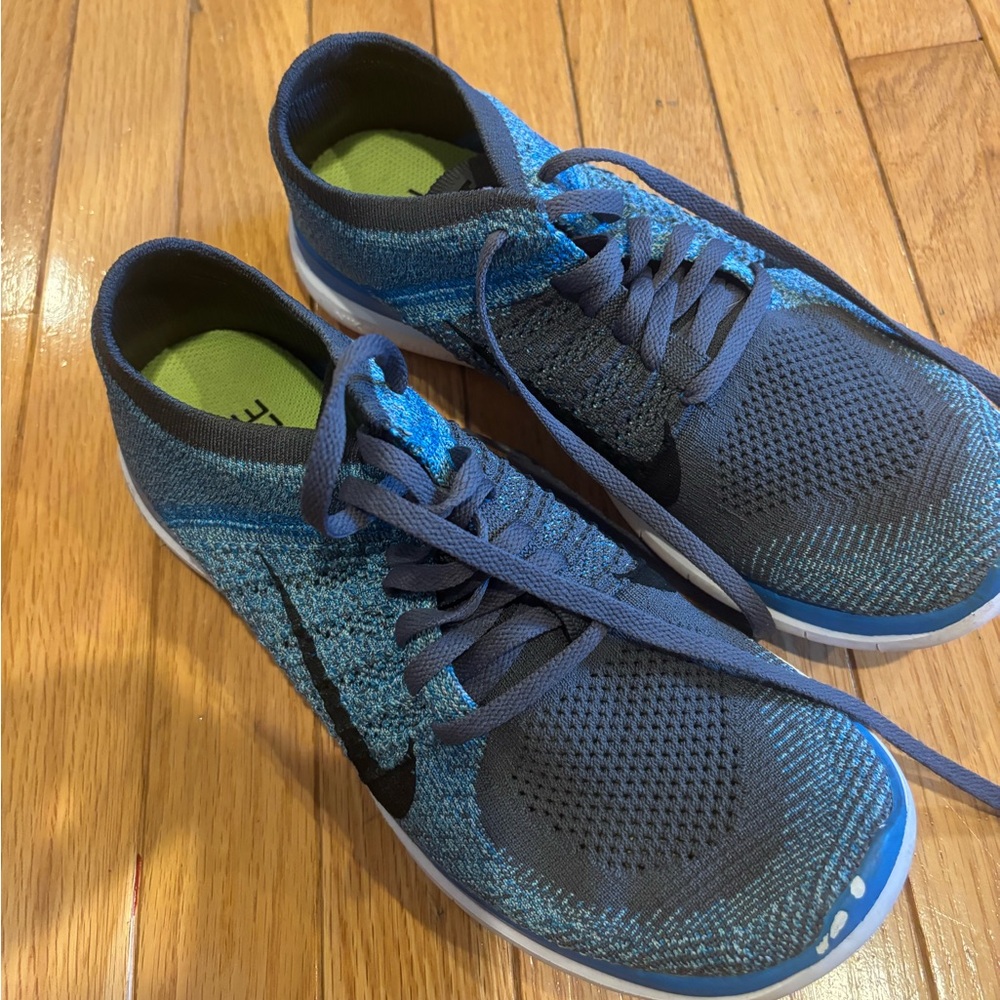Nike Men's Blue and Gray Knit Athletic Shoes